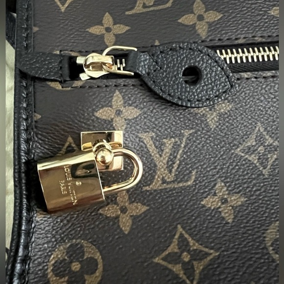 Louis Vuitton Popincourt MM Pristine Condition Authenticated EUC Price Firm - Picture 12 of 16